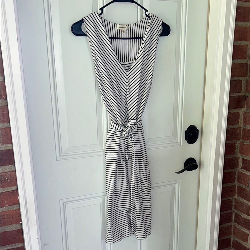 Striped Sleeveless Tie-Waist Dress - White/Black